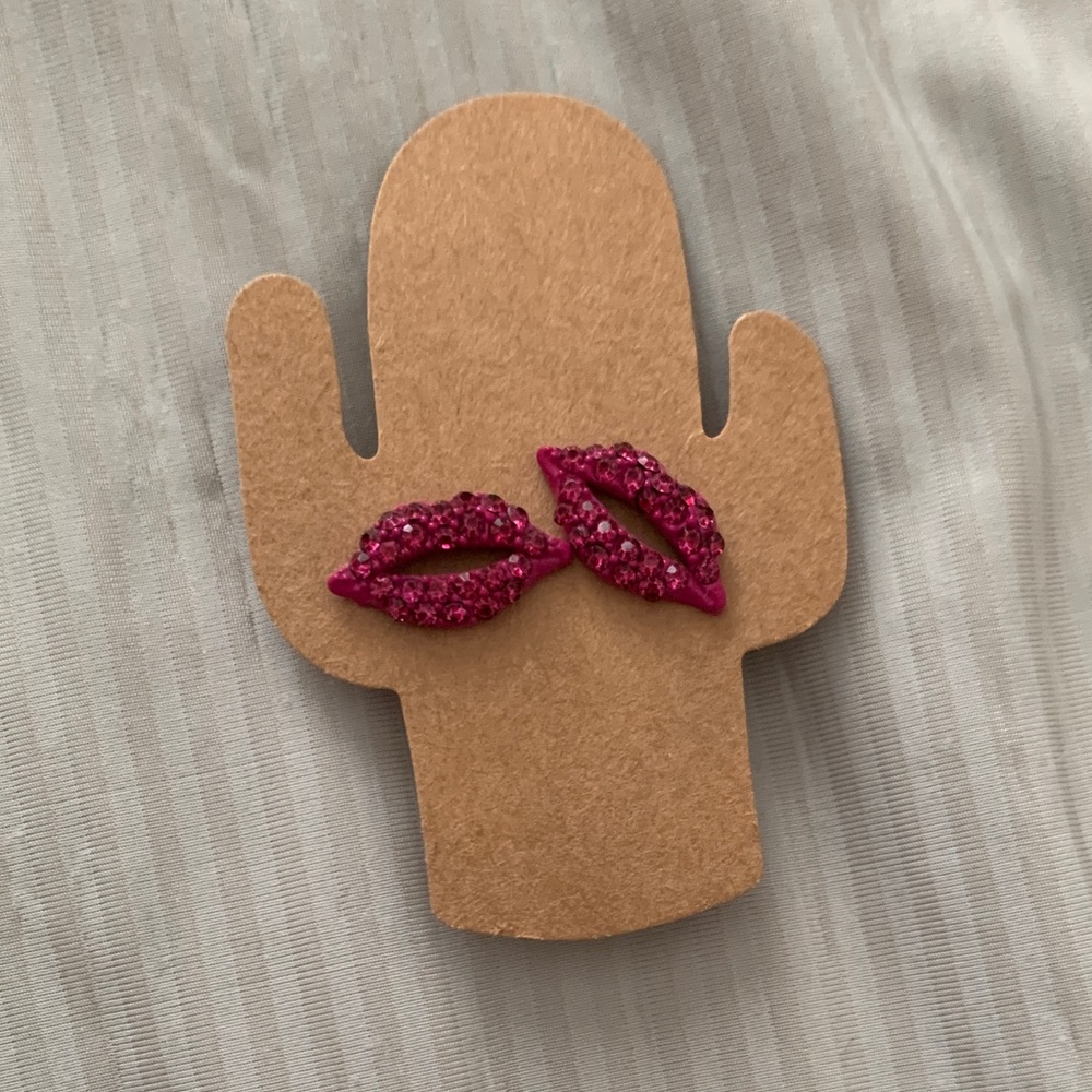 NWT Fuschia jeweled lips earring studs